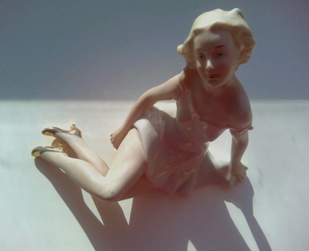 Statuette women solar white の素材