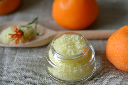 Spa sea salt bath in the wood spoon and candles tangerinesの素材