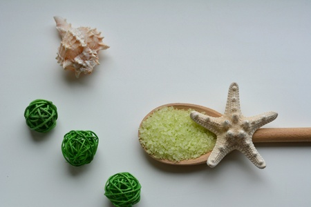 Spa green sea salt bath in wood spoon and shellの素材
