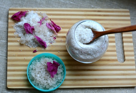 Spa sea salt bath table backgroundの素材