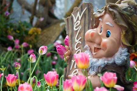 Wood welcome sign in tha hand of statue in public parkの写真素材