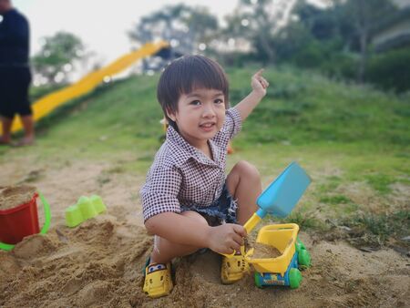 Children and nature are the things that make the world and the environment bright.のeditorial素材