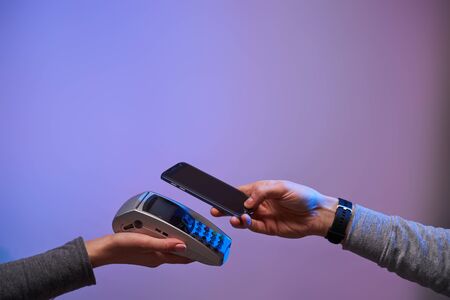 Payment by smartphone via pin pad.