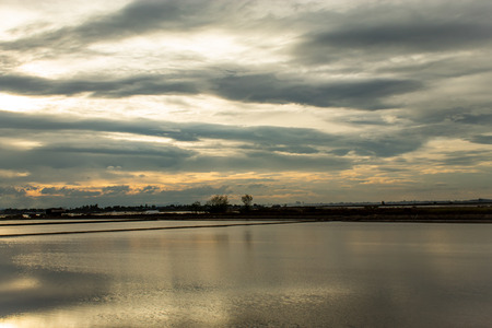 Sunset light reflects from the surface of the water.の写真素材