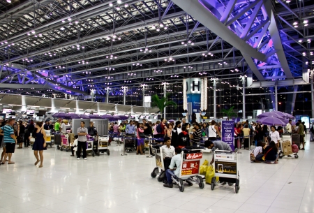 Travelers waiting for check-in at Bangkok airport, Thailandのeditorial素材