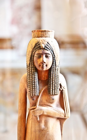 Old wooden Egyptain woman sculptureのeditorial素材