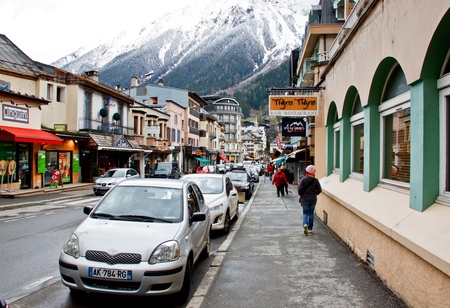 Road and shops in Chamonix Mont Blancのeditorial素材