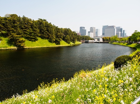 canal beside imperial palace, Tokyo, Japanの写真素材