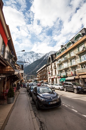 tourists in Chamonix, Franceのeditorial素材