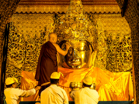 ritual of the Buddha image face wash at Mahamuni temple in Mandalay, Myanmarのeditorial素材