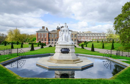 Queen Victoria monument in front of Kensington palace, London, UKのeditorial素材