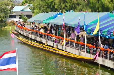 hUA HIN, THAILAND - DECEMBER 25 : Participants in the Hua Hin Long Boat Competition 2011 on December...