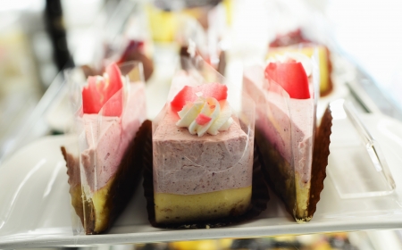 Strawberry cake on display の写真素材
