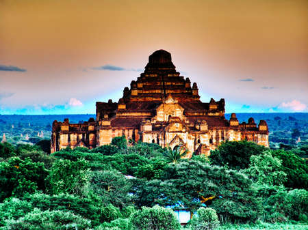 Dhammayangyi Pahto: Dhammayangyi Temple in Bagan Myanmarの写真素材