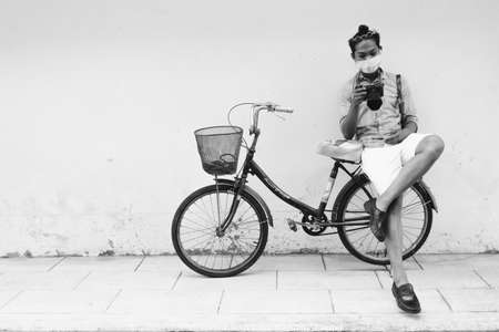 Bangkok / Thailand - 16 January 2019: A man with a camera to travel in Bangkok in Thailandのeditorial素材