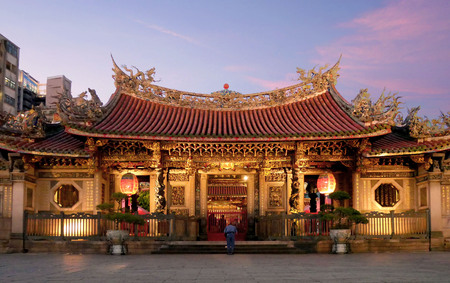 Taipei, Taiwan - July 17, 2018 : Longshan temple in the evening. Longshan temple is the most famous temple in Taipei, Taiwan.のeditorial素材