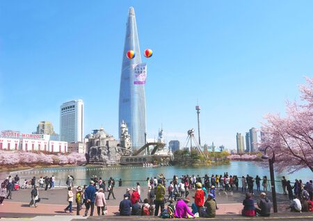 Seoul, South Korea - April 8, 2019: Lotte World Tower at Seokchon Lake park and cherry blossom festival in spring, Seoul, South Korea.のeditorial素材