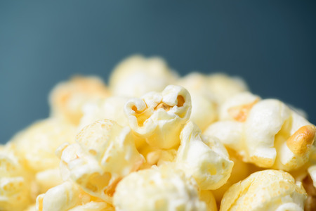 Caramel popcorn, close upの写真素材