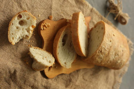Sliced â€‹â€‹homemade bread on the board.