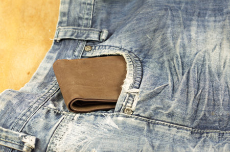 Fashion jeans, beautiful and durable, suitable for all ages.