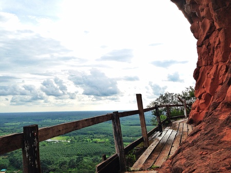 wooden path along the cliffの素材