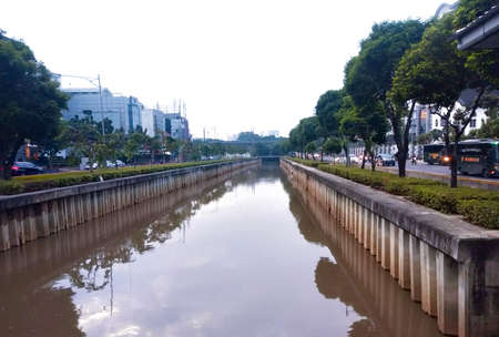 A view of a canal in the city of Kuala Lumpur, Malaysia.の写真素材