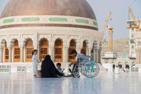 Muslim family in Masjid Haram. Nice day for muslim pilgrims. Mecca - Saudi Arabia: 24 August 2018のeditorial素材