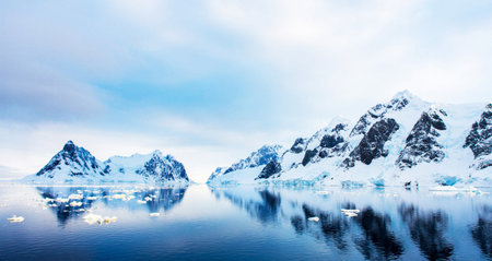 Antarctic landscape with icebergs and ice floes, Antarctic Peninsula, Antarcticaの写真素材