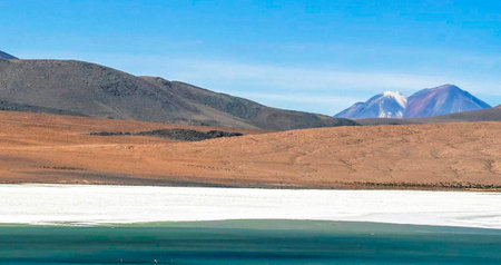 Laguna Colorada and Licancabur volcano, Boliviaの写真素材