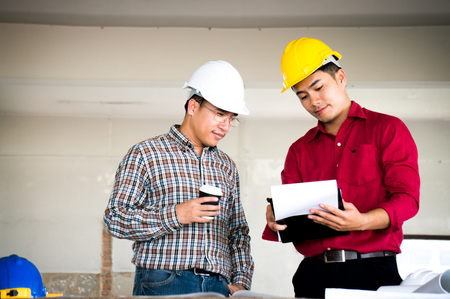 Engineer and foreman discuss on siteの写真素材