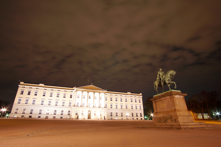 OSLO, NORWAY -  April 16, 2018: Royal palace in Oslo, Norwayのeditorial素材
