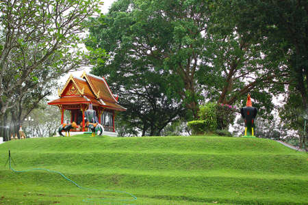 Chicken statue in a parkのeditorial素材