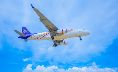 Thai Smile Airway landing at Phuket Airport 13 November 2016 1:49 PMのeditorial素材