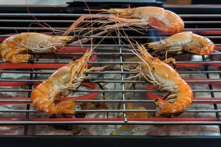 Grilled shrimp on the stoveの写真素材