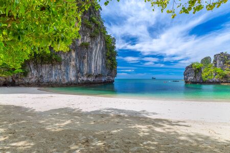 Hong Islands,Beautiful tropical sandy beach and lush green foliage on a tropical island ,thailandの写真素材