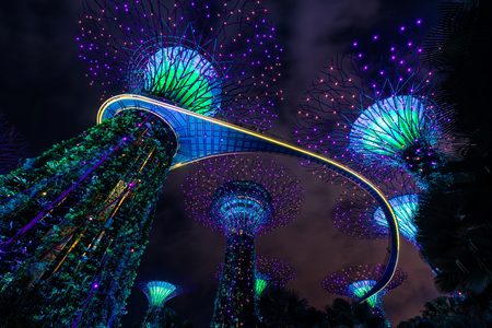 Singapore - APRIL 30, 2018: The sound and light show of Supertree Grove in the Garden by the Bay at night, Singapore.のeditorial素材
