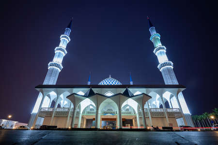 Sultan Salahudin Abdul Aziz Shah Mosque at night in Shah Alam, Malaysia.の写真素材