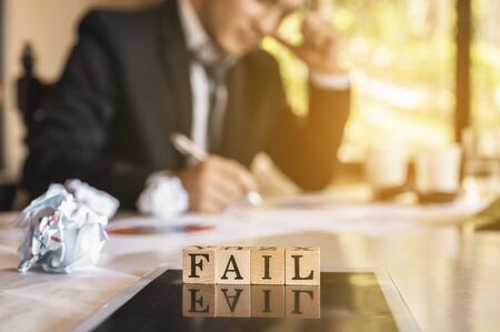 The office worker holds his head and is thinking of entering a meeting to propose a new project to the boss, but without success, he fails.
の写真素材