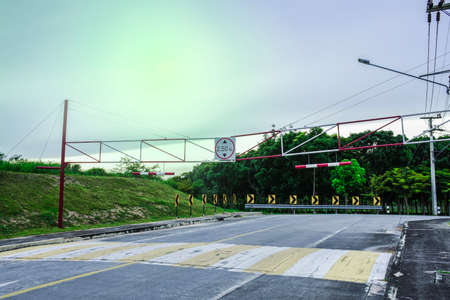 à¹‡High checkpoint to limit over car heigh