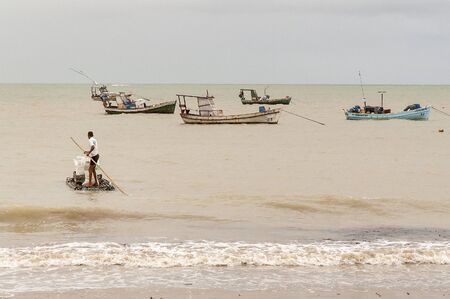 Fisherman of the Brazilian Northeast load the salt for the conservation of fishのeditorial素材