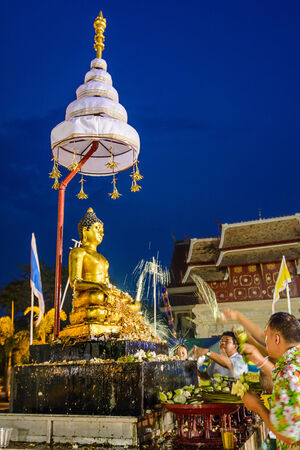 CHIANGMAI, THAILAND - APRIL 15  People pouring water to  Buddha Phra Singh at Phra Singh temple in Songkran festival on April 15, 2014 in Chiang Mai, Thailand  のeditorial素材