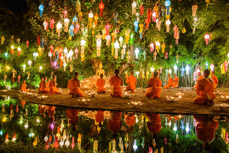 CHIANG MAI THAILAND-NOVEMBER 08 :Unidentified monks meditate around Buddha statue among many lanterns at Phan Tao temple in Loy Krathong and Yi Peng Festival on November 08,2014 in Chiangmai,Thailandのeditorial素材
