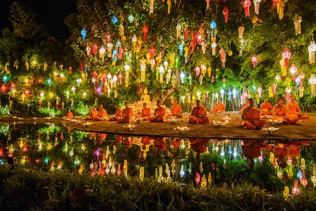 CHIANG MAI THAILAND-NOVEMBER 08 :Unidentified monks meditate around Buddha statue among many lanterns at Phan Tao temple in Loy Krathong and Yi Peng Festival on November 08,2014 in Chiangmai,Thailandのeditorial素材