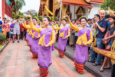 CHIANG MAI, THAILAND - APRIL 13: Unidentified Thai woman dancer in Phrasing temple in Songkran Festival (Thailand new year) on April 13,2015 in Chiang Mai, Thailand.のeditorial素材