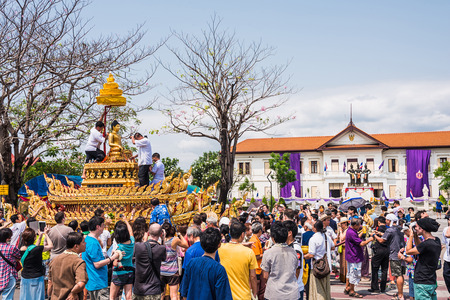 CHIANG MAI, THAILAND - APRIL 13: Buddha Phra Singh of Phra Singh temple was moved to the parade cars for pour water in Songkran festival on April 13, 2015 in Chiang Mai, Thailand.のeditorial素材