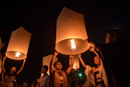 CHIANG MAI, THAILAND - NOVEMBER 14, 2016 : Unidentified people release floating lamp on sky in Loy Krathong Festival.のeditorial素材