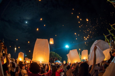 CHIANG MAI; THAILAND - NOVEMBER 03; 2017 : Unidentified people release floating lamp on sky in Loy Krathong Festival.のeditorial素材