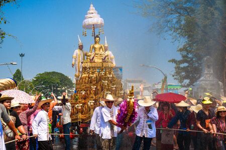 CHIANG MAI, THAILAND - APRIL 13, 2018 : Chiang mai Songkran festival.The tradition of bathing the Buddha Phra Singh marched on an annual basis. With respect to faith.のeditorial素材