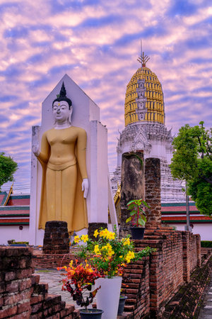 An ancient standing Buddha statue name is Phra Attharot at Phra Sri Rattana Mahathat Temple, Phitsanulok in Thailand. Temple Known among the locals as Wat Yai.の写真素材