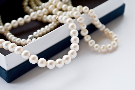 small box with pearls in whiteの写真素材